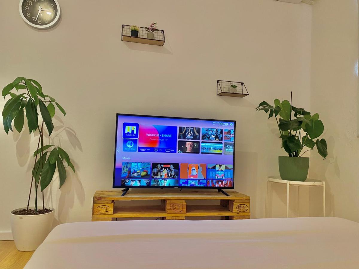 Lucas Central Oasis Studios Тирана Экстерьер фото