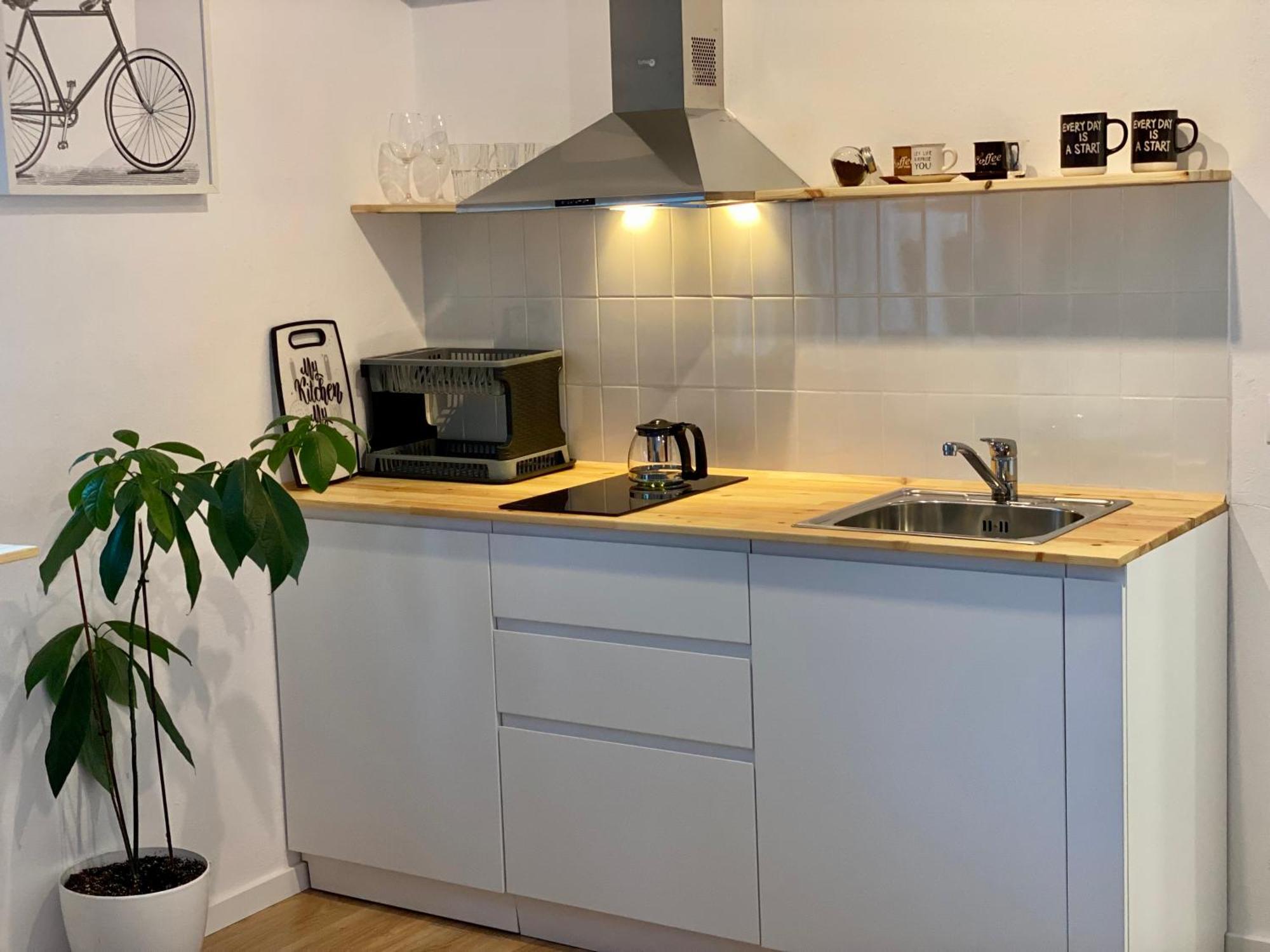 Lucas Central Oasis Studios Тирана Экстерьер фото